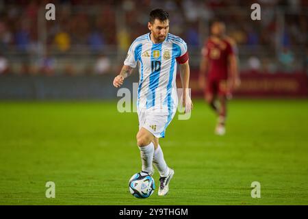 MATURIN, VENEZUELA - 10. OKTOBER: Lionel Messi aus Argentinien beim Qualifikationsspiel der südamerikanischen FIFA-Weltmeisterschaft 2026 zwischen Venezuela und Argentinien im Estadio Monumental de Maturin am 10. oktober 2024 in Maturin, Venezuela. Foto: Luis Morillo/Alamy Live News Stockfoto