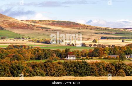 Die Herbstsonne schafft wunderschöne Landschaften der umliegenden Dundee-Landschaft, einschließlich Strathmore Valley und den Sidlaw Hills in Schottland Stockfoto