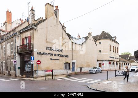 Beaune, Frankreich - 29. April 2024: Berühmter Markt der Burgunder Weinberge in der antiken Stadt Beaune in der Region Burgund in Frankreich Stockfoto