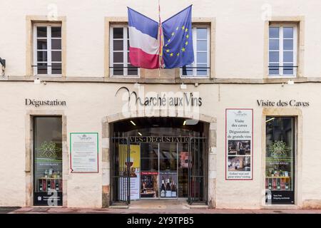 Beaune, Frankreich - 29. April 2024: Berühmter Markt der Burgunder Weinberge in der antiken Stadt Beaune in der Region Burgund in Frankreich Stockfoto