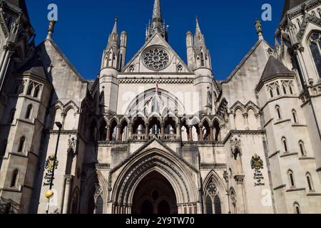 London, Großbritannien. Oktober 2024. Allgemeine Sicht der Königlichen Justizgerichte. (Foto: Vuk Valcic/SOPA Images/SIPA USA) Credit: SIPA USA/Alamy Live News Stockfoto