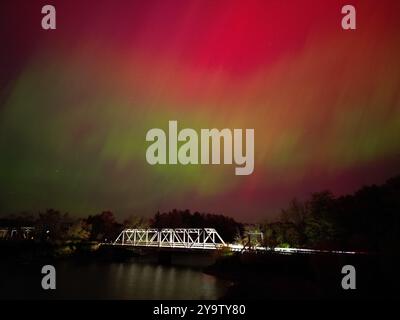 Aurora und Brücke Stockfoto