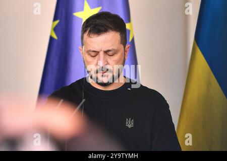 Berlin, Deutschland, 11.10.2024: Bundeskanzleramt: Arbeitsbesuch des ukrainischen Präsidenten: Wolodymyr Selenskyj bei einem Statement des Bundeskanzlers nicht im Bild *** Berlin, 11 10 2024 Bundeskanzleramt Arbeitsbesuch des ukrainischen Präsidenten Wolodymyr Selenskyj während einer Erklärung des Bundeskanzlers nicht im Bild Urheberrecht: XdtsxNachrichtenagenturx dts 48420 Stockfoto