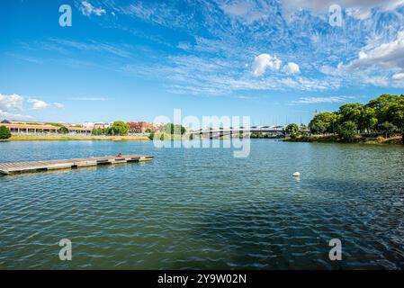 Die Brücke Cristo de la Expiración, eine städtische Brücke in Sevilla, die den Fluss Guadalquivir überquert Stockfoto