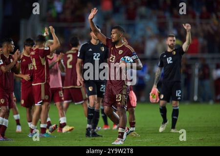 MATURIN, VENEZUELA - 10. OKTOBER: Salomon Rondon aus Venezuela würdigt die Fans nach dem Qualifikationsspiel der Südamerikanischen FIFA-Weltmeisterschaft 2026 zwischen Venezuela und Argentinien am 10. oktober 2024 im Estadio Monumental de Maturin in Venezuela. Foto: Luis Morillo/Alamy Live News Stockfoto