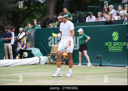 BILDER ABLEGEN. Oktober 2024. Der 38-jährige spanische Tennisprofi Rafael Nadal hat angekündigt, dass er am Ende dieser Saison in den Ruhestand gehen wird. Nadal hat 22 Grand Slams in seiner Tenniskarriere gewonnen. Stoke Poges, Buckinghamshire, 26. Juni 2015. Rafael Nadal spielt Tennis in den Boodles im Stoke Park, Stoke Poges, Buckinghamshire. Kredit: Maureen McLean/Alamy Stockfoto