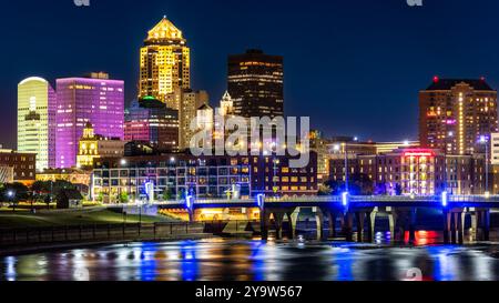 Des Moines, Iowa Skyline bei Nacht Stockfoto