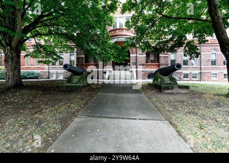 Knoxville, TN, USA – September 17, 2024: Eingang des alten Knox County Gerichtsgebäudes. Stockfoto