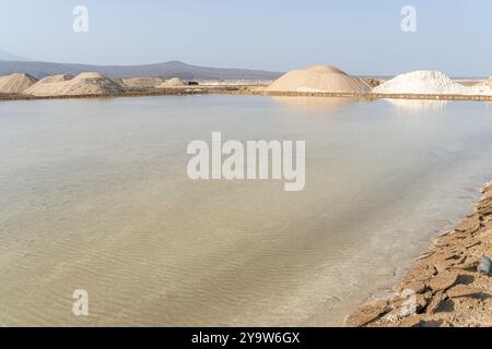 Salzbergbau am Salt Lake Afrera in der Danakil-Depression, Nordäthiopien Stockfoto