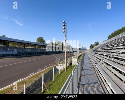 Monza, Italien - 10. September 2024: Rennstrecke und Tribüne auf dem Monza Circuit Stockfoto