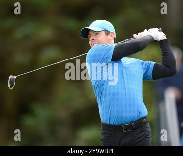 Am 18. Juli 2019 schlägt Rory McIlroy am 5. Platz während der ersten Runde des Open Championship-Golfturniers im Royal Portrush Golf Club - Dunluce Course, Portrush, Nordirland ab. Stockfoto