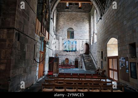 Buntglasfenster in Pluscarden Abbey Stockfoto