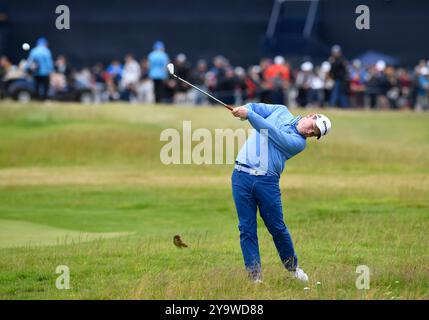 21. Juli 2019; Robert MacIntyre spielt seinen zweiten Schuss aus dem Rough am 1. Während der Finalrunde des Open Championship-Golfturniers im Royal Portrush Golf Club - Dunluce Course, Portrush, Nordirland. Stockfoto