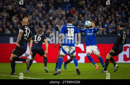 Gelsenkirchen, Deutschland. Oktober 2024. Kenan Karaman (S04) FC Schalke 04 - Hertha BSC Berlin 05.10.2024 Copyright (nur für journalistische Zwecke) Stockfoto