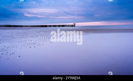 Küstenstrandlandschaft an der Nordsee bei Domburg in Walcheren in der niederländischen Provinz Zeeland Stockfoto