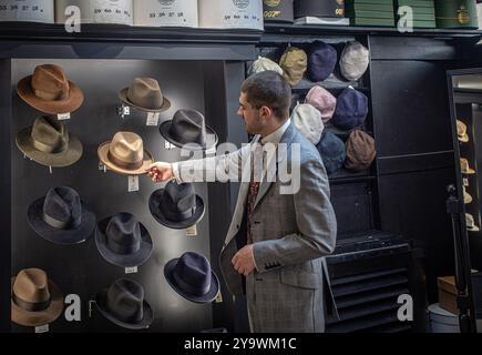 Sperre & Co. Hatters ist der älteste Hutladen der Welt, London, Großbritannien Stockfoto