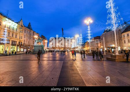 Ban Jelacic Platz bei Nacht. Zagreb, Kroatien Stockfoto