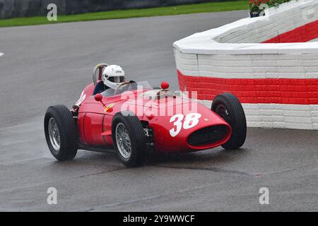 Richard Wilson, Ferrari 246 Dino, Richmond und Gordon Trophies, 25 Minuten Rennen, bei schlechten Regen- und Regenbedingungen, für 2500 ccm Gran Stockfoto