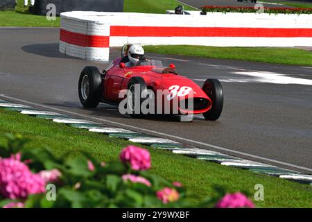 Richard Wilson, Ferrari 246 Dino, Richmond und Gordon Trophies, 25 Minuten Rennen, bei schlechten Regen- und Regenbedingungen, für 2500 ccm Gran Stockfoto