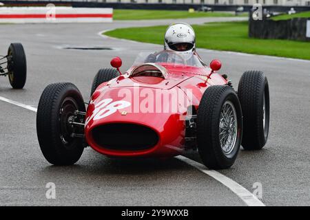 Richard Wilson, Ferrari 246 Dino, Richmond und Gordon Trophies, 25 Minuten Rennen, bei schlechten Regen- und Regenbedingungen, für 2500 ccm Gran Stockfoto