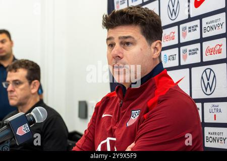 Austin, Tx, USA. Oktober 2024. Der Trainer der New U.S. Men's National Team (USMNT), MAURICIO POCHETTINO, hält am 11. Oktober 2024 am Vorabend seines ersten Spiels gegen Panama für das Hispanic Heritage Match in Austin's Q2 Stadium am Samstag eine Pressekonferenz ab. Pochettino trainierte zuvor bei Chelsea in der englischen Premier League. (Kreditbild: © Bob Daemmrich/ZUMA Press Wire) NUR REDAKTIONELLE VERWENDUNG! Nicht für kommerzielle ZWECKE! Quelle: ZUMA Press, Inc./Alamy Live News Stockfoto