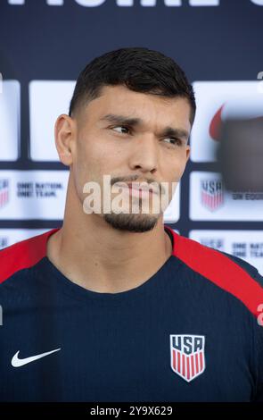 Austin, Tx, USA. Oktober 2024. Stürmer BRANDON VAZQUEZ vom U.S. Men's National Team (USMNT) hält am 11. Oktober 2024 am Vorabend eines Fußballspiels gegen Panama für das Hispanic Heritage Matchup im Q2 Stadium von Austin ab. (Kreditbild: © Bob Daemmrich/ZUMA Press Wire) NUR REDAKTIONELLE VERWENDUNG! Nicht für kommerzielle ZWECKE! Quelle: ZUMA Press, Inc./Alamy Live News Stockfoto