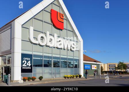 Ottawa, Kanada - 14. September 2014: Loblaws am College Square auf der Woodroffe Ave. Loblaws ist eine Supermarktkette aus Ontario mit über 2000 Stockfoto