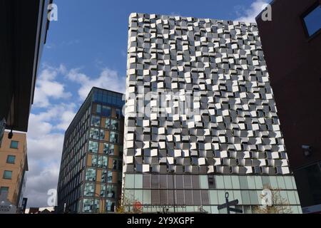 Moderner Charles Street Parkplatz im Zentrum von Sheffield England, Skyline Käsereibe Metallgebäude moderne Architektur futuristisch Stockfoto