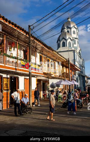 Kolumbien, Quindio Department, Kaffee-Kulturlandschaft von Kolumbien, die zum UNESCO-Weltkulturerbe gehört, Filandia Dorf, bunte Häuser Stockfoto