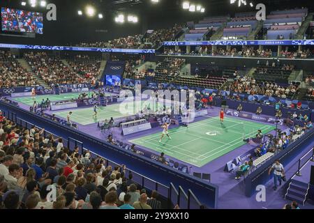 Frankreich, Paris, Arena Porte de la Chapelle, Mehrzweckhalle mit 8.000 Sitzplätzen für die Olympischen Sommerspiele 2024, in der insbesondere die Badminton-Veranstaltungen stattfinden, allgemeine Sicht auf die Halle Stockfoto