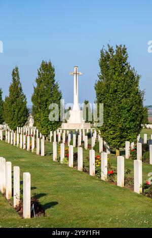 Frankreich, Somme, Fouilloy, Villers-Bretonneux Australian National Memorial, Gedenkstätte für alle Australier, die während des Ersten Weltkriegs an der Westfront starben, Opferkreuz Stockfoto