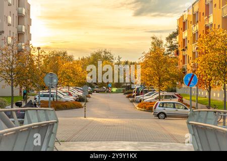 Herbstlicher sonniger Farbabend in der Nähe der Moldau in Ceske Budejovice CZ 10 09 2024 Stockfoto