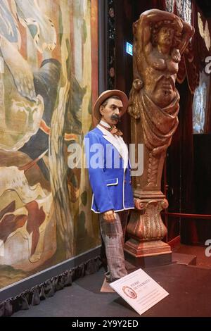 Frankreich, Paris, die Pavillons von Bercy in den Kellern aus dem 19. Jahrhundert, Musee des Arts Forains, Pierre de Coubertin Statue Stockfoto