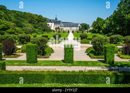 Frankreich, Somme, Argoules, Les jardins de Valloires, die Jardins de Valloires befinden sich im Authie-Tal am Fuße einer majestätischen Zisterzienserabtei und sind das Werk des Landschaftsgärtners Gilles Clément. Die Jardins de Valloires, die als bemerkenswerter Garten gelistet sind, sind eine Schatzgrube mit über 5.000 Arten, die auf 8 Hektar verteilt sind. Es gibt nicht nur einen, sondern fünf stimmungsvolle Gärten, die Sie besuchen können, wenn sich die Jahreszeiten ändern (aus der Vogelperspektive) Stockfoto