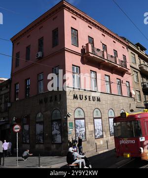 Sarajevo, Bosnien-Herzegowina. Oktober 2024. Das Sarajevo Museum (1878 - 1918) in der Altstadt. Franz Ferdinand von Österreich-Este wurde 1914 vor dem Gebäude ermordet, das heute das Museum über historische Ereignisse in Sarajevo zur Zeit der österreichisch-ungarischen Monarchie beherbergt. Quelle: Christian Charisius/dpa/Alamy Live News Stockfoto