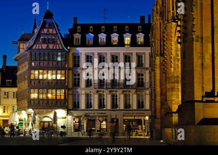 Frankreich, Bas Rhin, Straßburg, Platz, Altstadt, die von der UNESCO zum Weltkulturerbe erklärt wurde, Kathedrale Notre Dame, Maison Kammerzell aus dem 15.-16. Jahrhundert, Tourismusbüro Stockfoto