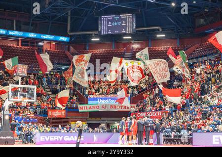 Supporters emporio armani milano- EA7 Emporio Armani Milano vs Paris Basketball - EuroLeague Korb 2024-2025 - Mailand 11 oktober 2024 Credit: Kines Milano/Alamy Live News Stockfoto