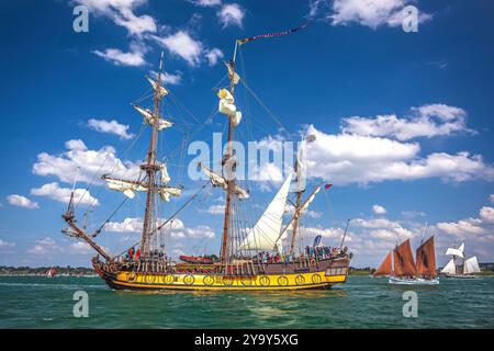 Frankreich, Morbihan, Golf von Morbihan, Arzon, Port Navalo, der Shtandart, dreimastiger quadratischer Rigger, große Parade der alten Takelage, Golfwoche, Ausgabe 2023 Stockfoto