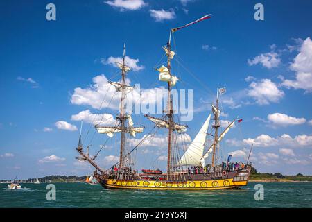 Frankreich, Morbihan, Golf von Morbihan, Arzon, Port Navalo, der Shtandart, dreimastiger quadratischer Rigger, große Parade der alten Takelage, Golfwoche, Ausgabe 2023 Stockfoto