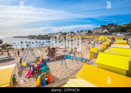 Frankreich, Loire Atlantique, Batz-sur-Mer, Port Saint-Michel, Strand Saint-Michel und seine gelben Strandhütten Stockfoto