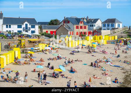 Frankreich, Loire Atlantique, Batz-sur-Mer, Port Saint-Michel, Strand Saint-Michel und seine gelben Strandhütten Stockfoto