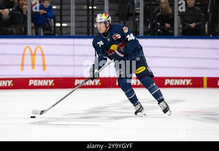 Les Lancaster (EHC Red Bull Muenchen, #74) GER, EHC Red Bull Muenchen gegen Duesseldorfer EG, Eishockey, DEL, 8. Spieltag, Saison 2024/2025, 11.10.2024. Foto: Eibner-Pressefoto/Heike Feiner Stockfoto