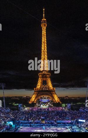 Beach Volley Veranstaltungsort am Eiffelturm für die Olympischen Sommerspiele 29024, Paris, Frankreich Stockfoto