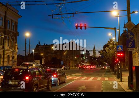 Cluj-Napoca, Rumänien. 20. September 2024: Autos im Verkehr am 21. Dezember Boulevard. Dieses Bild ist nur für redaktionelle Zwecke bestimmt. Stockfoto