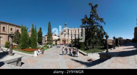 Salamanca, Spanien - 14. September 2024: Schöner Panoramablick auf eine Straße in Salamanca, Castilla y Leon, Spanien. Stockfoto