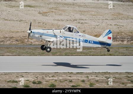 ESKISEHIR, TURKIYE - 17. SEPTEMBER 2023: Private Piper PA-25-260 Pawnee D (7656071) auf der Sivrihisar SHG Airshow Stockfoto