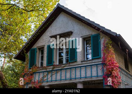 Berlin 2024: Haus der Wannsee Konferenz Gedenkstätte und Bildungsstätte. Hier wurde 1942 der Holocaust der Juden organisiert. Heute ist es so Stockfoto