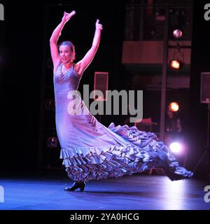 Der Tänzer Lucía Ruibal tritt während der Vorstellung der Show Suma Flemenca im Canal Theater in Madrid auf. September 2024 Spanien mit: Lucía Ruibal Wo: Madrid, Spanien Wann: 10. September 2024 Credit: Oscar Gonzalez/WENN Stockfoto