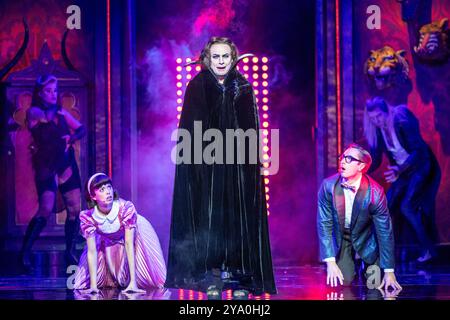 Jason Donovan spielt Frank n Furter auf der Bühne während der Rocky Horror Show Musical Photocall mit: Jason Donovan Where: London, United Kingdom When: 10 Sep 2024 Credit: Phil Lewis/WENN Stockfoto