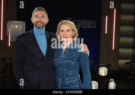 Moderatoren Susan Link und Micky Beisenherz Moderatoren der WDR Talkshow Kölner Treff *** Moderatoren Susan Link und Micky Beisenherz Moderatoren der WDR Talkshow Kölner Treff Stockfoto